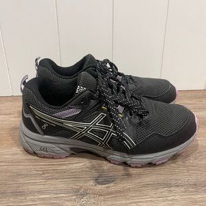 ASICS women’s size 8 gel running sneakers gently worn